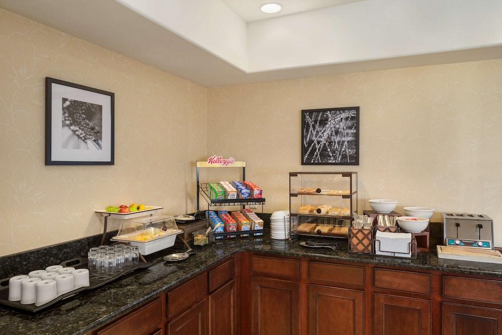 Country Inn & Suites By Radisson, Bloomington-Normal Airport, Il エクステリア 写真