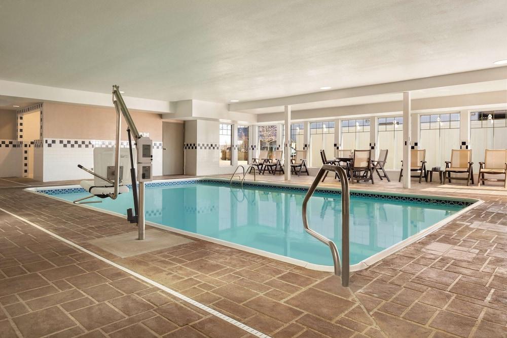 Country Inn & Suites By Radisson, Bloomington-Normal Airport, Il エクステリア 写真
