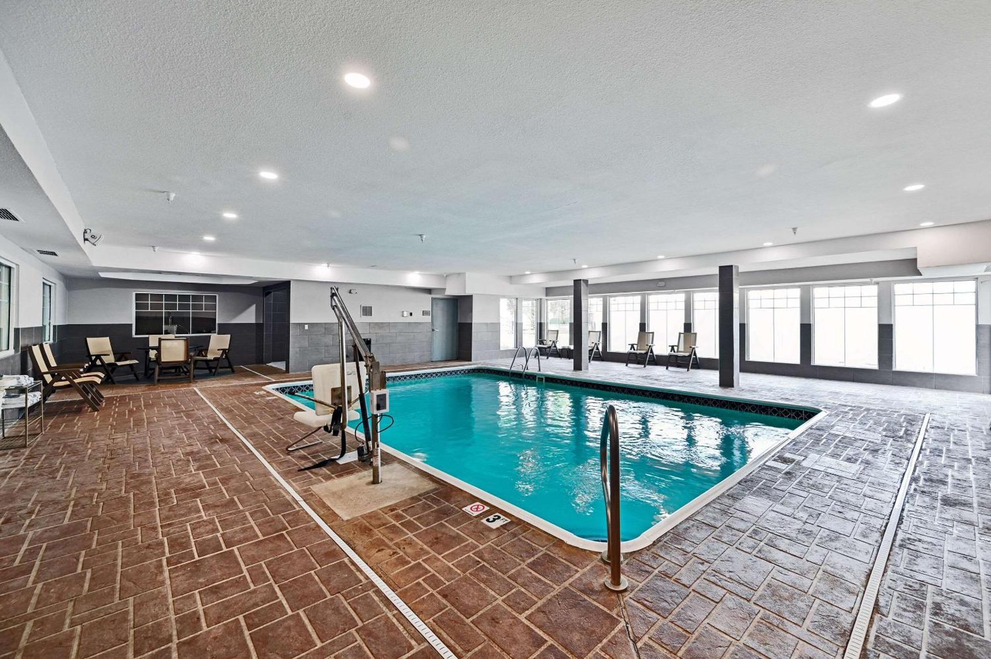 Country Inn & Suites By Radisson, Bloomington-Normal Airport, Il エクステリア 写真
