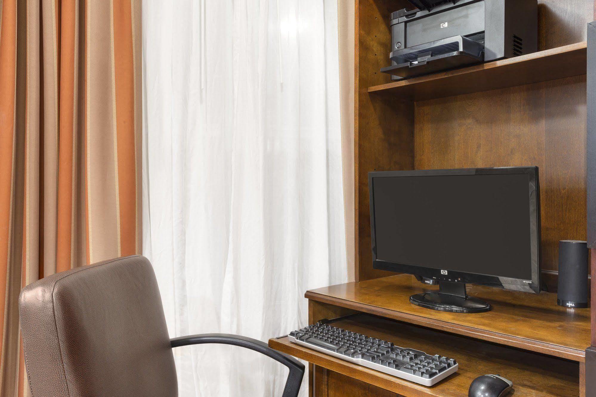 Country Inn & Suites By Radisson, Bloomington-Normal Airport, Il エクステリア 写真